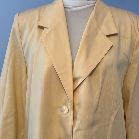 Sag Harbor Yellow light weight blazer, size 16P, $15 - Picture 2 of 6